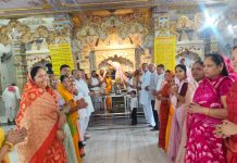 मुनि सुव्रतनाथ भगवान का जयकारों के साथ किया 1008 स्वर्ण कलशों से अभिषेक