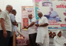 अंगूरों को गुच्चो में रहने से कीमत बढ़ जाती है बिखरने पर कीमत घट जाती है /गणिनी आर्यिका विज्ञ मति माताजी/