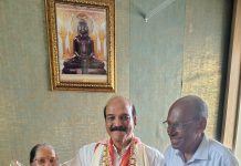 डॉ रूपेश मोदी के जन्म दिवस पर उनके प्रशंसकों और मरीजों ने किया सम्मान