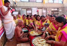 श्री दिगम्बर जैन समाज और मुनि श्री के सानिध्य में निर्वाण महोत्सव, गुरु महोत्सव के साथ मुनि श्री 108 धर्म सागर जी महाराज का तारीख अनुसार आज दीक्षा महोत्सव मनाया गया।