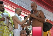 परतापुर में पूज्य अंतर्मना आचार्य श्री प्रसन्न सागरजी मुनीराज ने दीक्षा दान दिया..